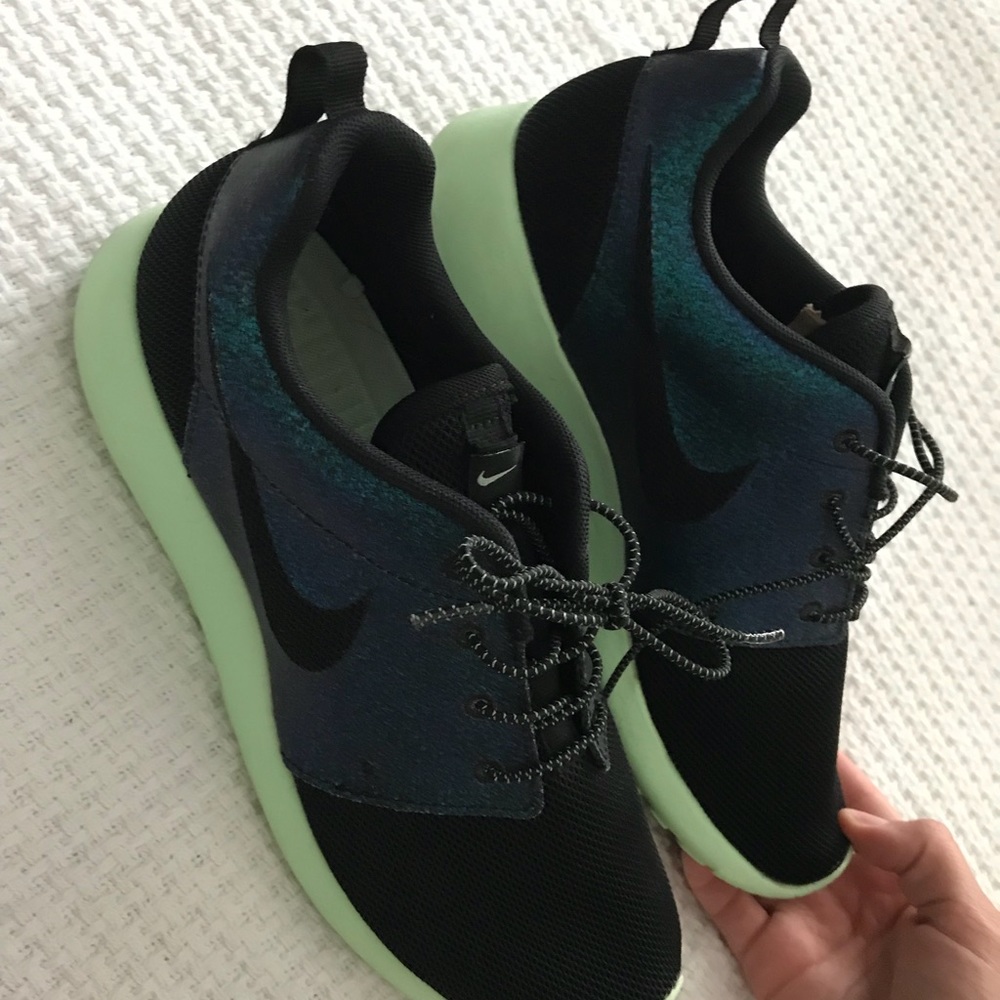 Brand new Nike Roshe.